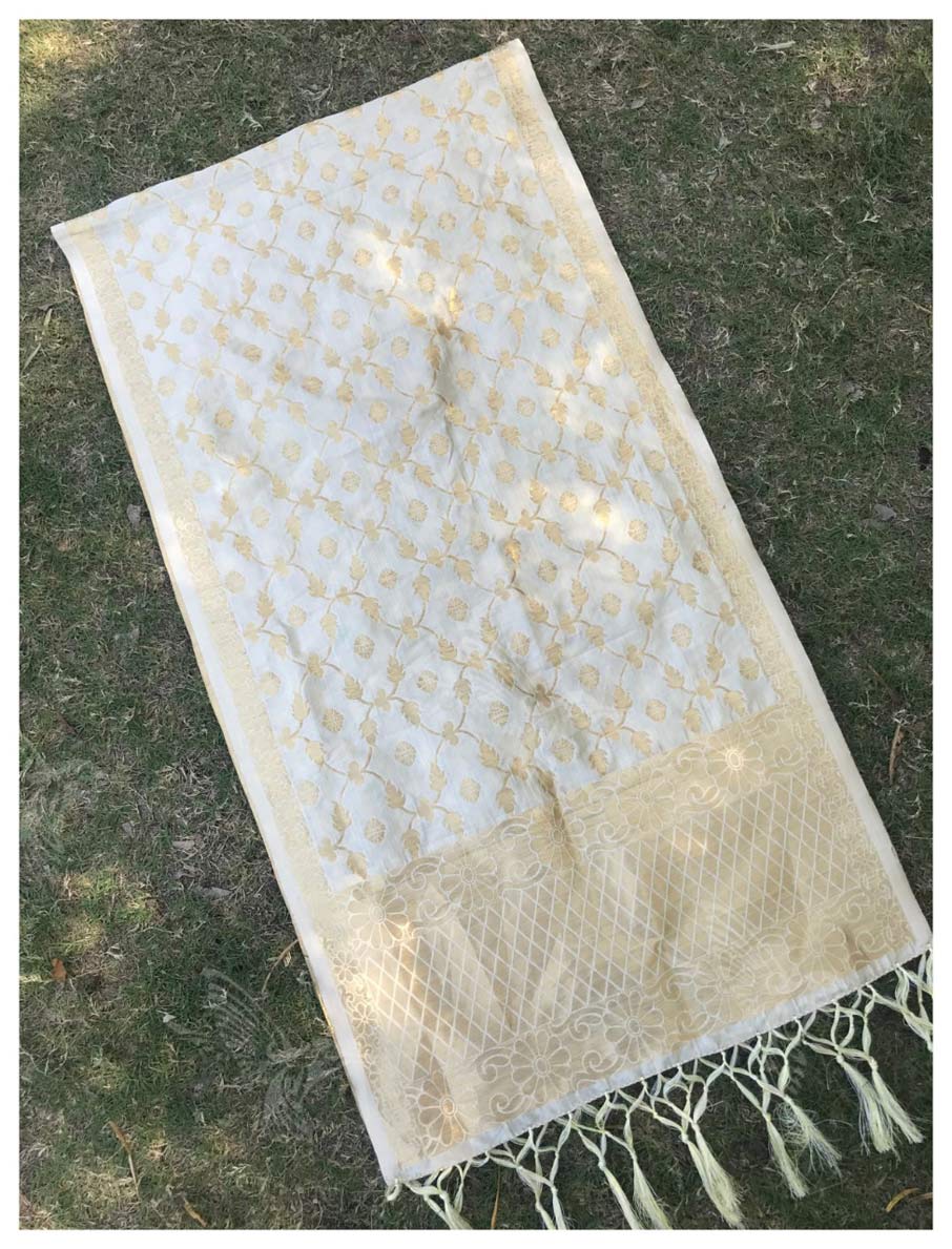 Banarasi Silk Zari Work Tassel Work Kazo Dupatta Banarasi Silk Zari Work Tassel Work Kazo Dupatta