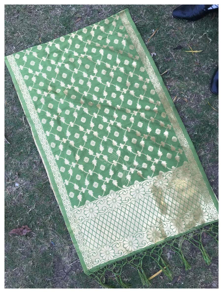 Banarasi Silk Zari Work Tassel Work Kazo Dupatta Banarasi Silk Zari Work Tassel Work Kazo Dupatta